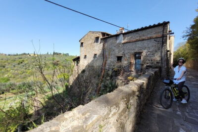 2-Day E-Bike Tuscany Tour with Meals, Wineries, and Farmstay - Day 1 in Chianti Classico: walls, villages, and that first big view payoff