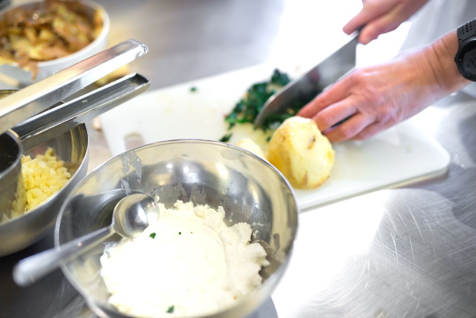 4-Course Cooking Experience in Florence - Why a four-course Tuscan cooking class feels different in Florence
