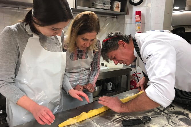 4 - Courses Dinner Interactive Cooking Lesson In Florence - Getting there and timing: the evening slot that matters