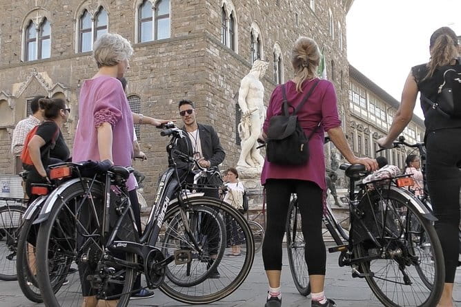 Active Full Day Tuscan Bike Tour With Wine Tasting and Lunch - Lunch at a family-run winery: wine, olive oil, and real time at the table
