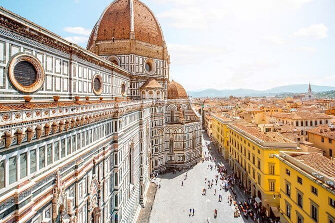 Art, Medicis and Renaissance. Explore Florence with Vincenzo - Ponte Vecchio: jewelers, medieval vibes, and why the bridge matters