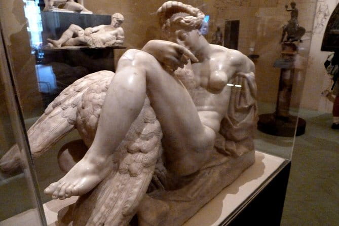 Bargello Museum Private Tour: Michelangelo's Bacchus & Donatello's David - Meeting your guide and walking in with prebooked tickets