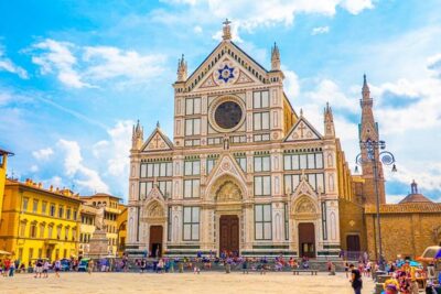 Basilica Santa Croce: Walking Among the Masters of Florence - Piazza di Santa Croce: the square with a medieval beat