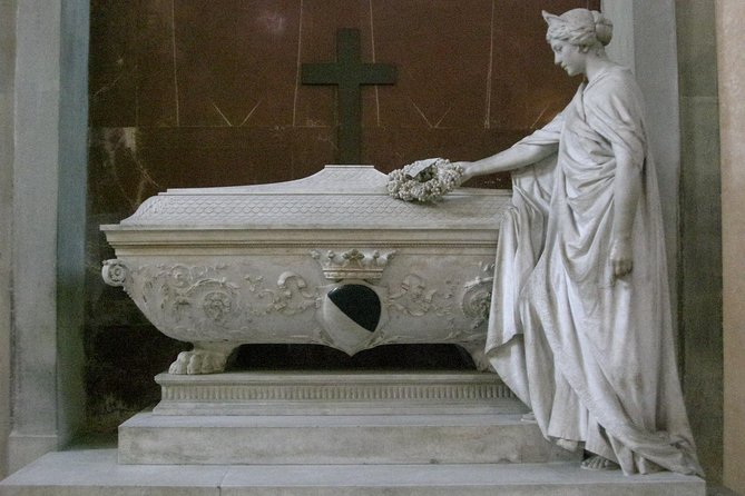 Basilica Santa Croce: Walking Among the Masters of Florence - The cemetery, the 1966 flood, and the façade repairs you can actually see
