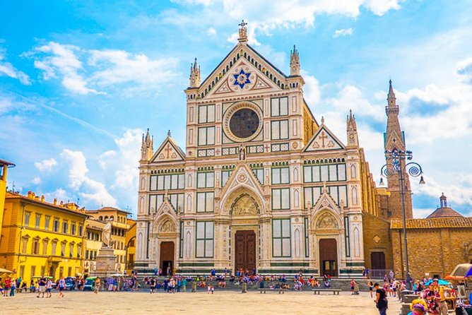 Basilica Santa Croce: Walking Among the Masters of Florence - Piazza di Santa Croce: the square with a medieval beat