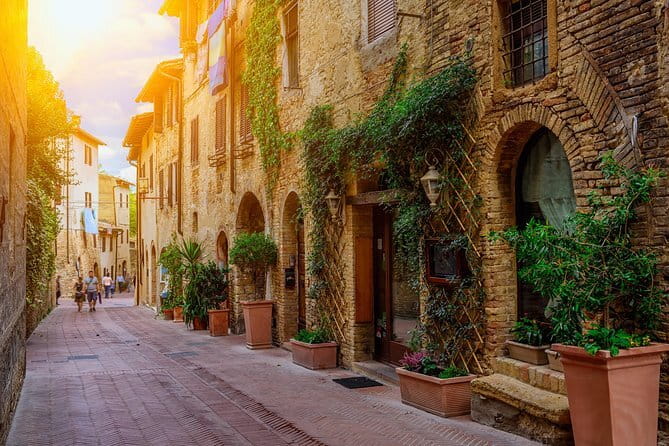Best of Tuscany Private Tour: Siena, San Gimignano, Monteriggioni - Price and value: what you’re really paying for