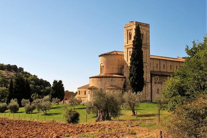 Brunello and Nobile, Wine Lover Tour Montalcino and Montepulciano - Montepulciano’s Piazza Grande: Vino Nobile’s living heart