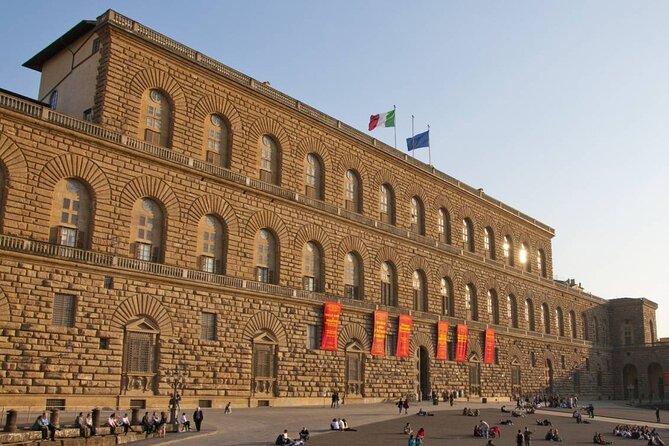 Combo Florence: Walking Tour with the the Accademia Gallery Tour - Ponte Vecchio: the old bridge with working storefronts