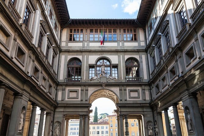 Combo Privado : Accademia, paseo por la ciudad y Galeria Uffizi - Uffizi Galleries: Primavera, Birth of Venus, and more on one guided route