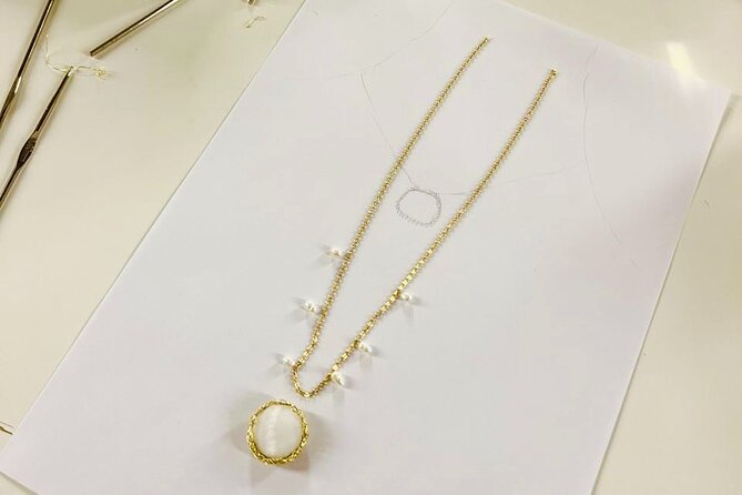 Create your own Jewellery in Florence - The ancient technique: wire “knitting” with gemstones