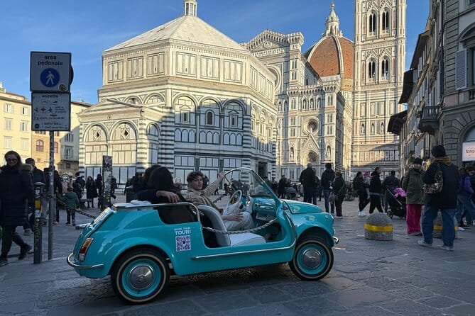 Discover Florence city center on e-cabriot fiat 500 - Santa Croce and Santa Maria Novella: two churches, two faces of Florence