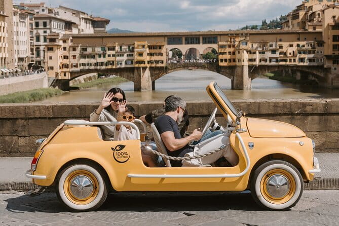 Discover Florence city center on e-cabriot fiat 500 - Duomo area in a nutshell: Piazza del Duomo’s 10-minute photo break