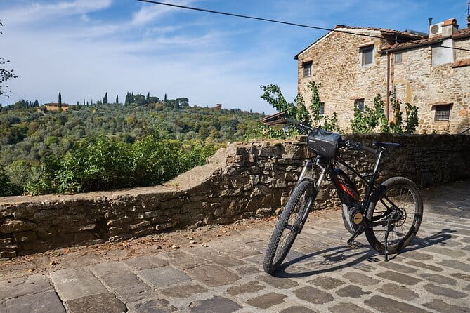 E-bike Chianti Classico & Tuscany tour with Wine & Lunch at Farm - Meet in Florence and get set up for 7 hours in the saddle