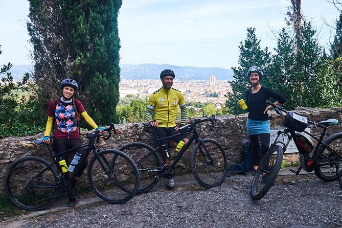 E-bike Chianti Classico & Tuscany tour with Wine & Lunch at Farm - The ride feel: e-assist, hill strategy, and small-group pacing