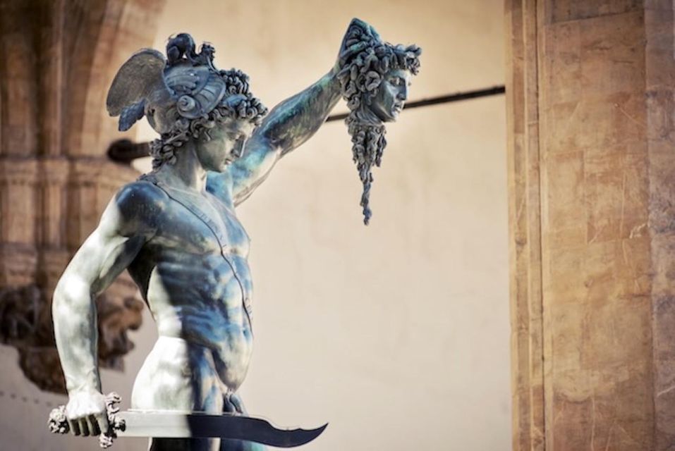 Essential Florence Walking Tour to discover its history - Getting Your Bearings at Piazza della Repubblica