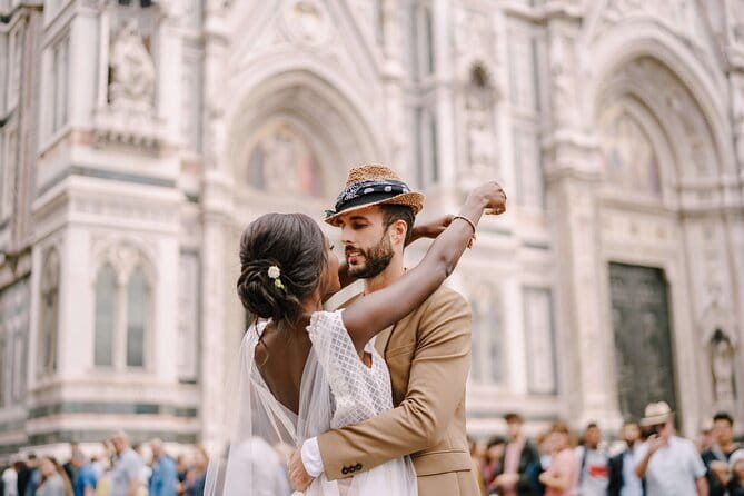 Exclusive Private Photoshoot in Florence - Piazza Della Repubblica and Piazza della Signoria: Moving Through Florence’s Set Pieces
