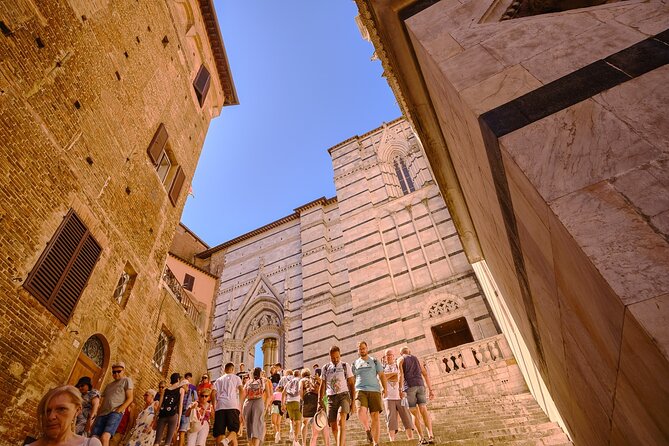 Exclusive Siena and San Gimignano Tour & Chianti Wine Experience - Getting started in Florence: Piazzale Montelungo at 9:00