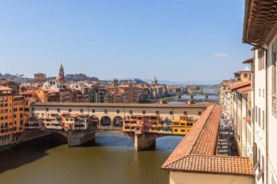 Exclusive Uffizi Gallery and Vasari Corridor Small Group Tour - Walking the Vasari Corridor: your payoff is the view (and the route)