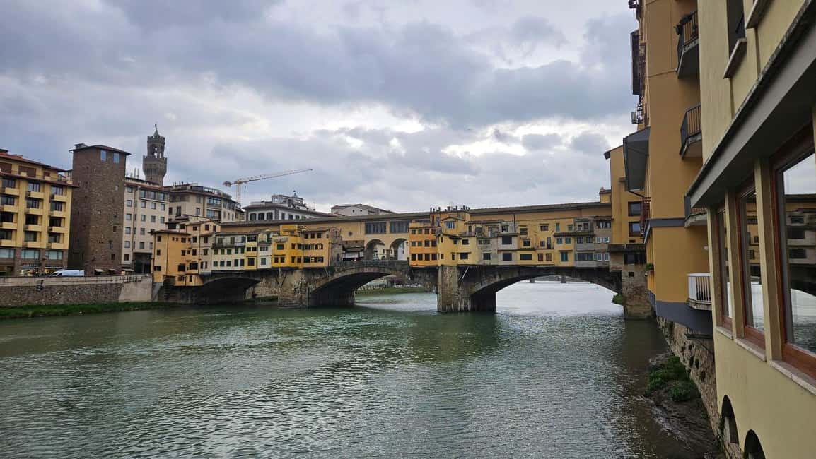 Express Florence and Medici Chapel and Michelangelo Tour - Via Capaccio Stroll: The Roman Street Moment