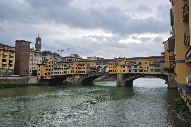 Express Florence - Medici Chapel & Highlights Walking Tour - Ponte Vecchio to Via di Capaccio: the famous bridge with a street-story feel