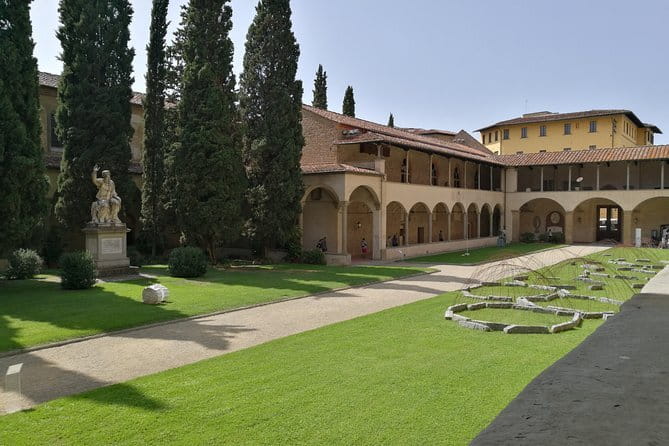 Florence: 1.5-hour Santa Croce guided experience - The Art Stops: Giotto, the Chapels, and Key Sculptors in Context