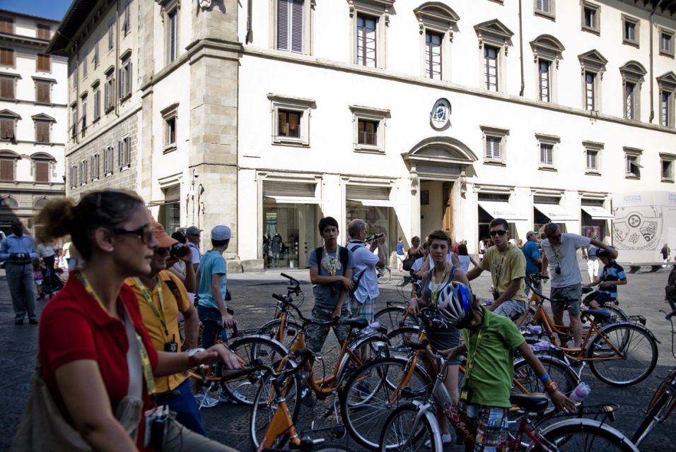 Florence: 2.5 hour Audio Guided Bike Tour led by Tour Leader - Meeting Point: Piazza Madonna degli Aldobrandini, Blue ACCORD Bag