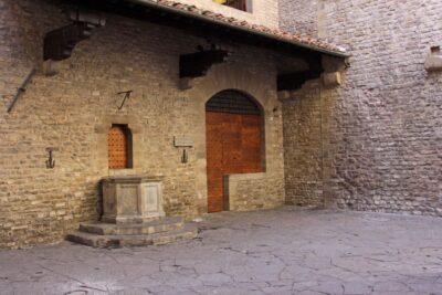 Florence: Art, History, and Charm - Walking Tour of Florence - San Lorenzo to Palazzo Medici: the Medici story you can see
