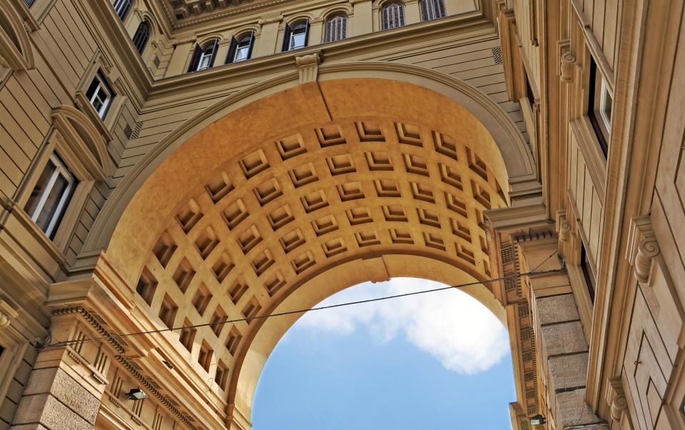 Florence: Art, History, and Charm - Walking Tour of Florence - Ponte Vecchio and Porcellino: river views plus a little theater