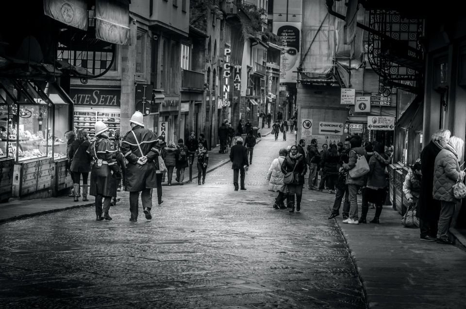 Florence: Audio Guided Walking Tour led by Tour Leader - Basilica di San Lorenzo and Piazza del Duomo: the sacred-center moment