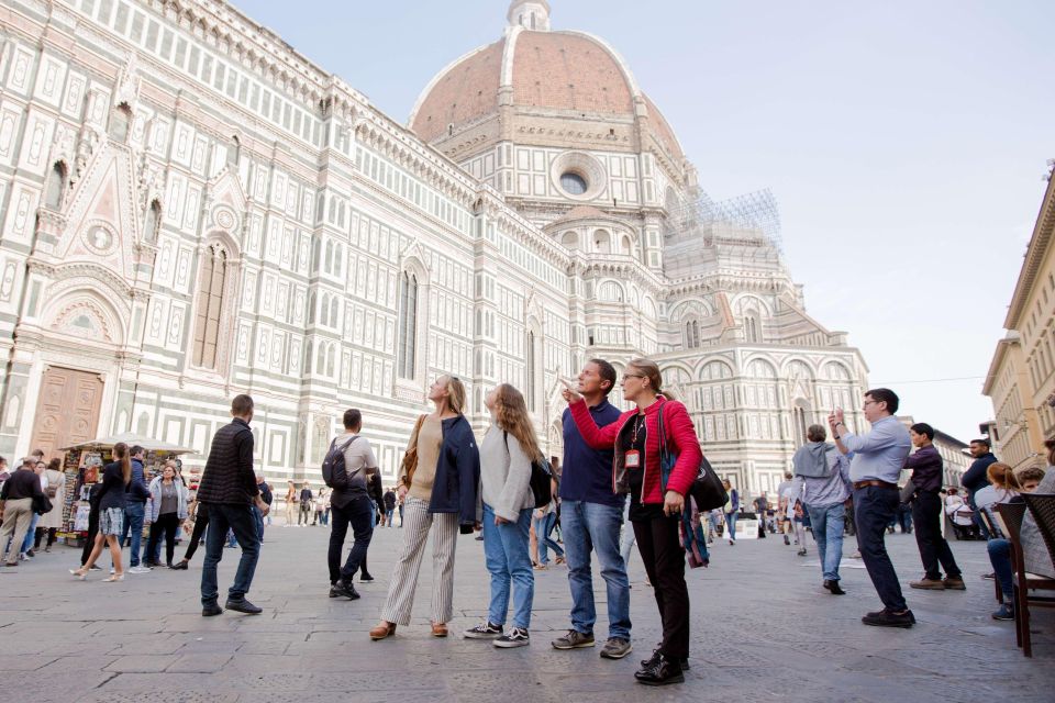 Florence: Audio Guided Walking Tour led by Tour Leader - Via dei Calzaiuoli and Piazza della Repubblica: the walk becomes the story