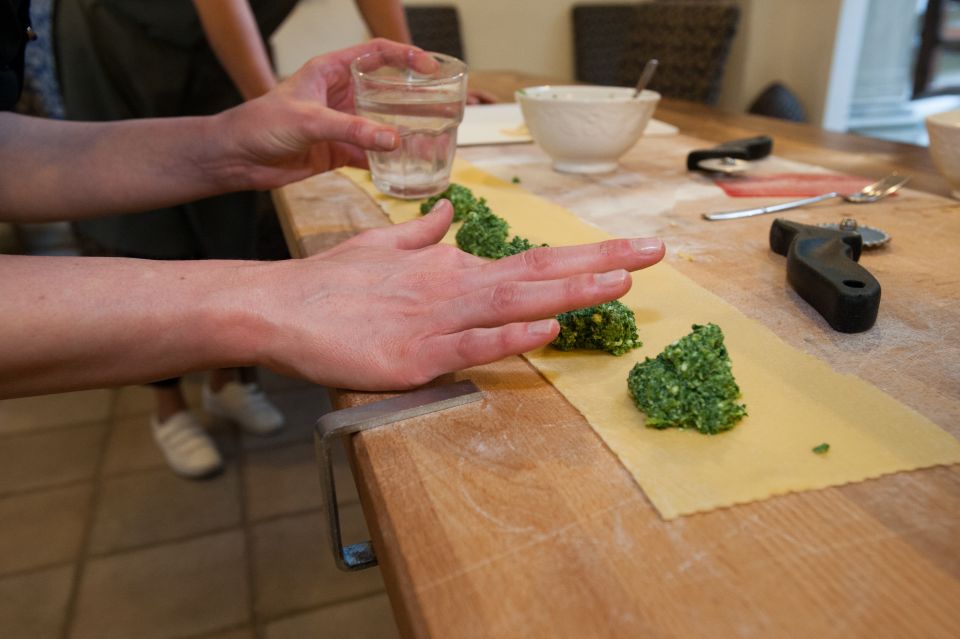 Florence: Authentic Pasta Making Class - Meeting point in Florence: find the fountain, then find the kitchen