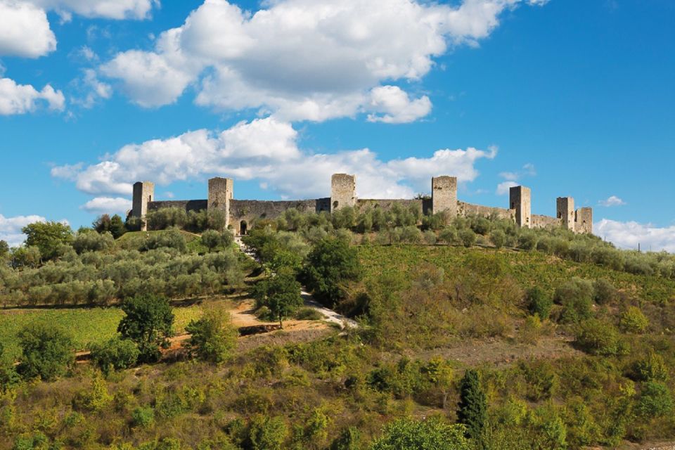 Florence/Badesse: Tuscany Group Vespa Tour with Wine Tasting - Castellina in Chianti: your best photo stop and a real town feel