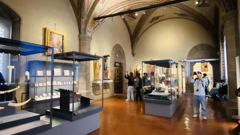 Florence: Bargello Museum Guided Tour with Entry Ticket - The guide experience: how hearing it through a radio changes everything