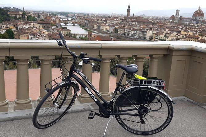 Florence bike tour with Piazzale Michelangelo. - Stop 1: Florence Tours area and the Medici family palace zone