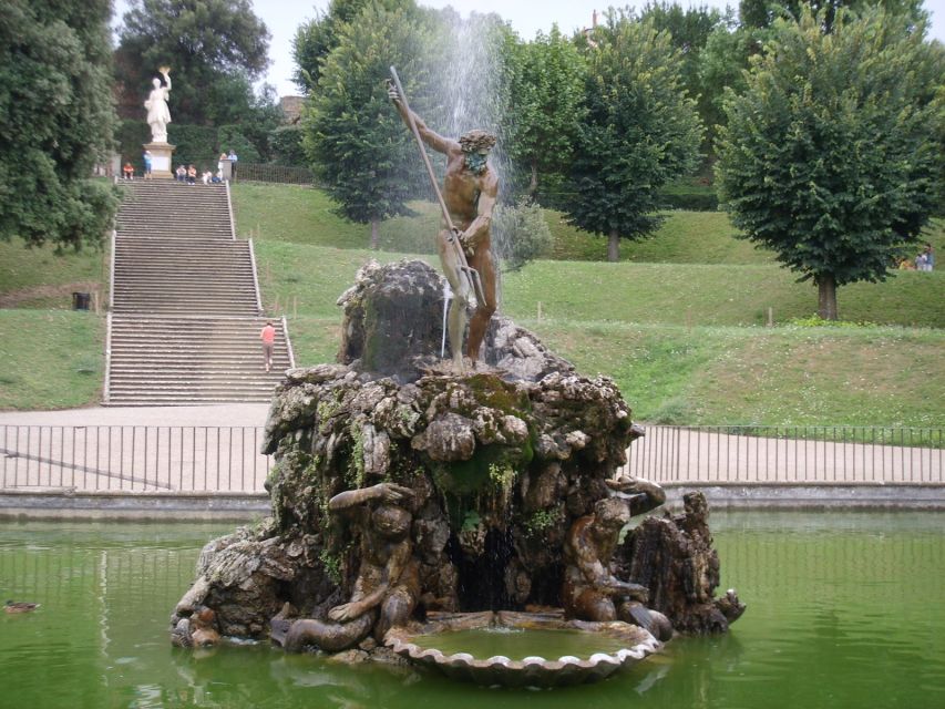 Florence: Boboli The Medici Gardens & Hidden Messages - First steps at Pitti Palace: where the garden story starts