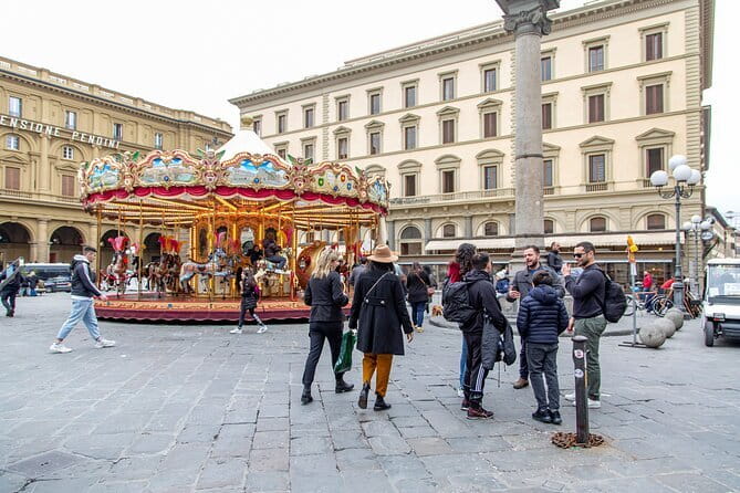 Florence by Night Guided Walking Tour:Duomo Old Bridge & All Must-See Highlights - Piazza della Signoria: Florence’s political heart at night