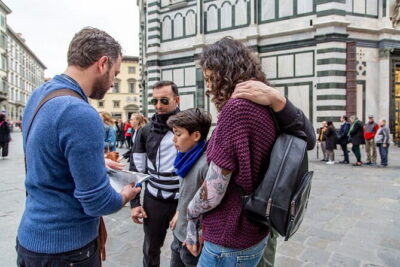 Florence by Night Guided Walking Tour:Duomo Old Bridge & All Must-See Highlights - Meeting at Piazza di Santa Croce and Michelangelo’s resting place