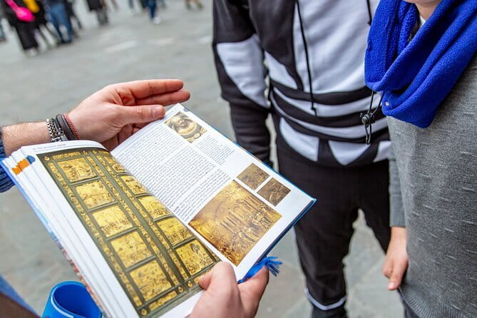 Florence by Night Guided Walking Tour:Duomo Old Bridge & All Must-See Highlights - Ponte Vecchio after dark: botteghe, history, and the Vasari Corridor