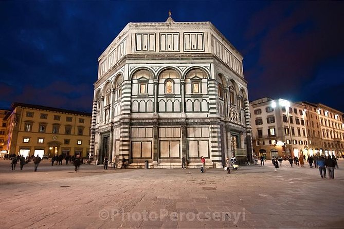 Florence by Night Photo Tour with a Professional Photographer - Stop 1: Cathedral of Santa Maria del Fiore at night