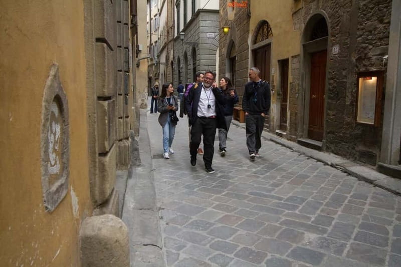 Florence: City Highlights Walking Tour + Wine Windows Option - Pace, Earphones, and Group Size: How You’ll Feel After 1.5 Hours