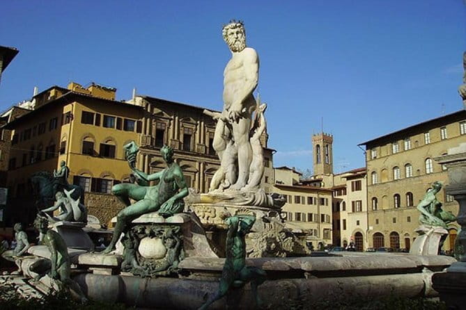 Florence city tour in vintage car - Stop 1: Piazza della Repubblica (15 Minutes, No Ticket Needed)