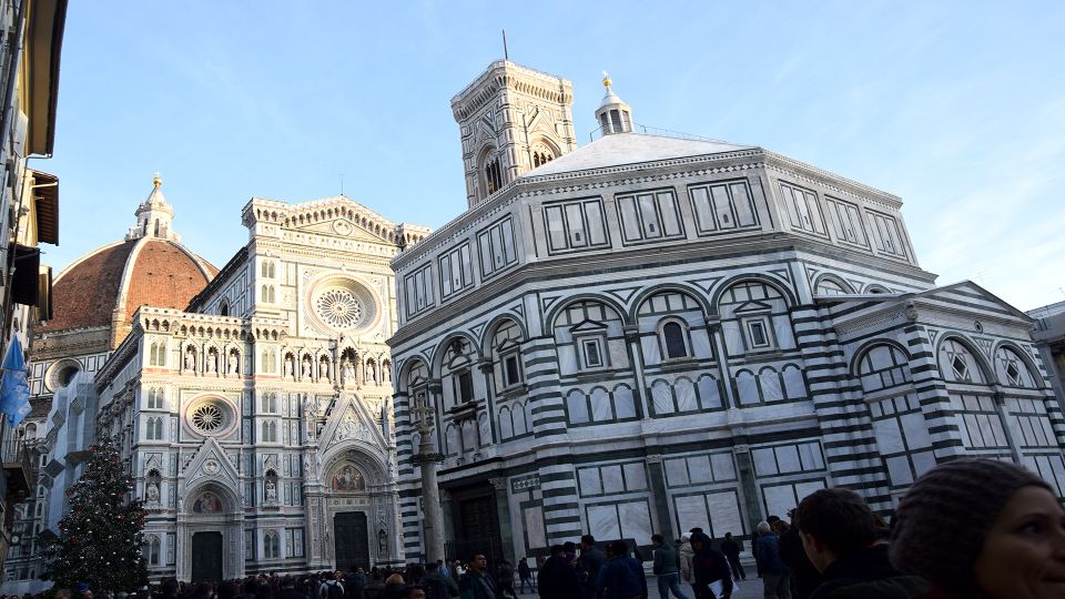 Florence: City Walking Tour and Uffizi Gallery Visit - Heading into the Uffizi: why this skip-the-line matters