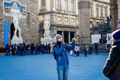 Florence: Combo guided tour, City, Uffizi, Accademia and David - The Uffizi prelude: courtyard and maps before the big galleries
