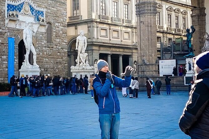 Florence: Combo guided tour, City, Uffizi, Accademia and David - The Uffizi prelude: courtyard and maps before the big galleries