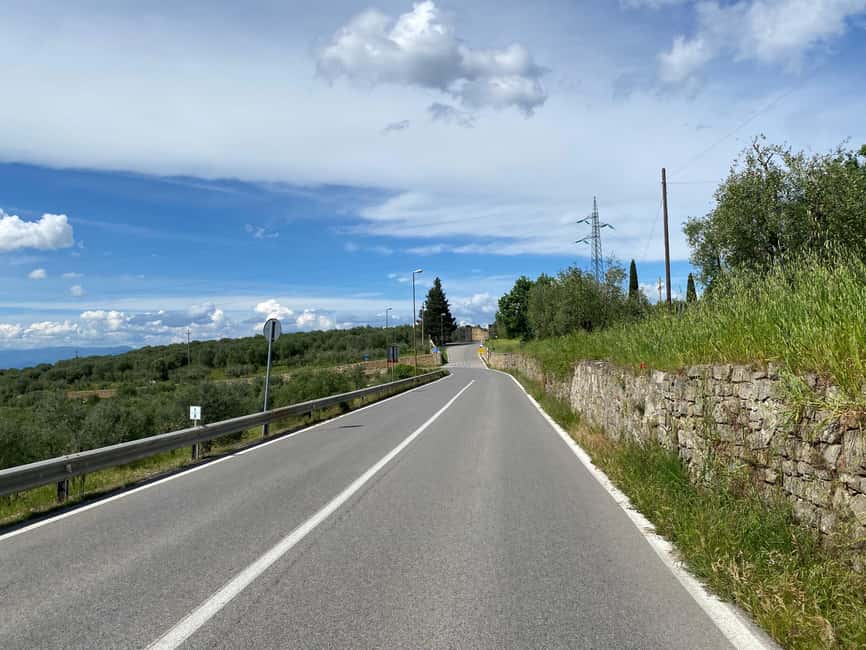Florence Countryside 2.5h Premium E-Bike Tour + Photo Shoot - Palazzo Pitti and the return ride back to Piazza Ognissanti