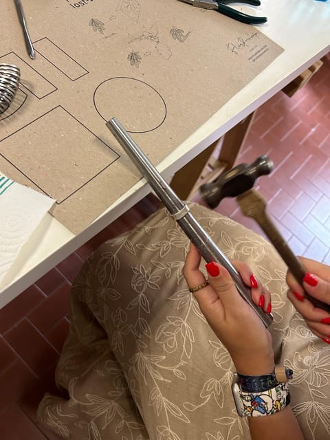 Florence: Custom wedding ring making experience. - Choosing the ring design: bring references, or bring measurements