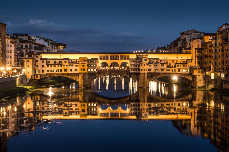 Florence: Dark Secrets & Scandals Evening Walking Tour - Finding your guide at Via degli Strozzi (and what to expect at night)