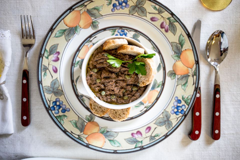 Florence: Dining Experience at a Local's Home - Language and Conversation: English and Italian at the Table