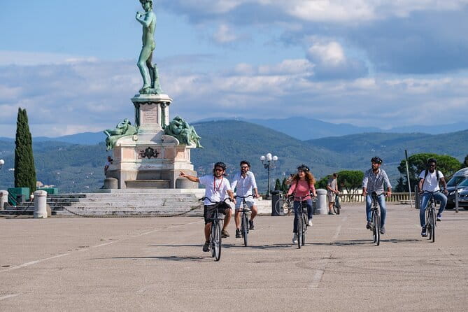 Florence E-Bikes & Sights Tour for Small Groups or Private - Meeting at Piazza del Grano: find the guide, then get moving