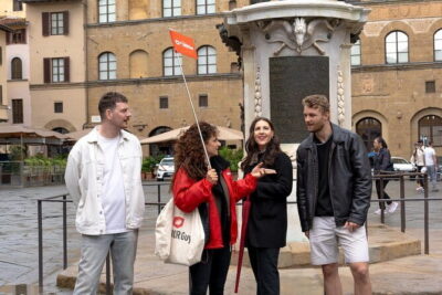 Florence Evening Food Tour with Florentine Steak & Tuscan Wine - The wine window stop: Buchetta del Vino di Pietrabianca